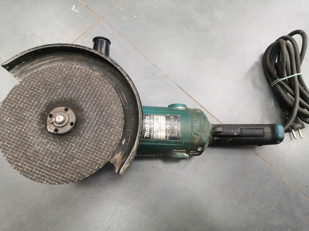 УШМ (Болгарка)  makita ga9050