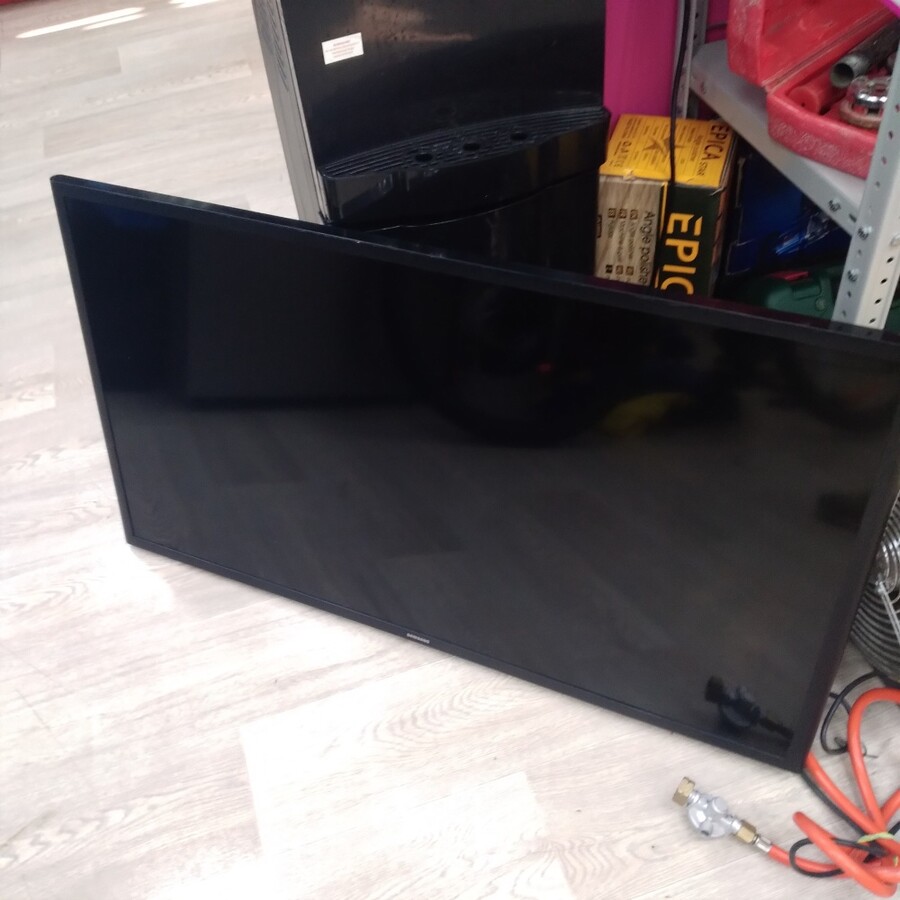 Телевизор Samsung ue40m5000