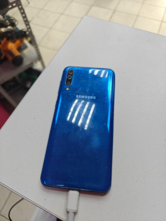 Смартфон Samsung A50 4/64