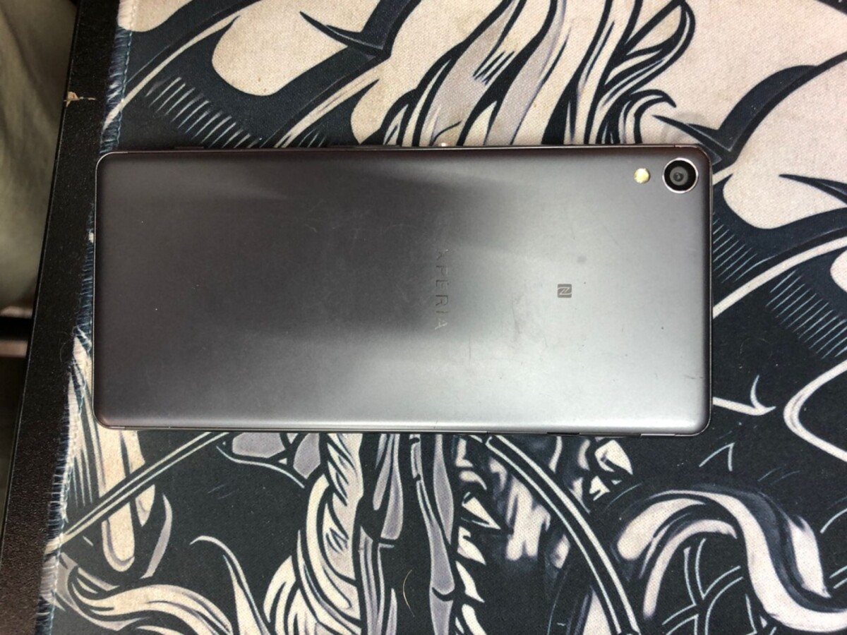 Мобильный телефон Sony xperia