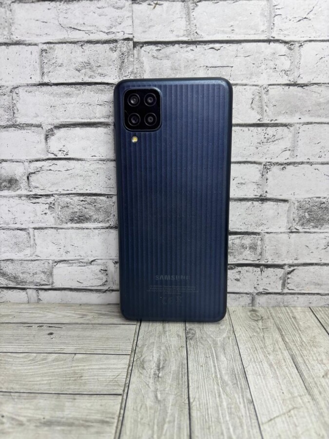 Смартфон Samsung  M12 4/64