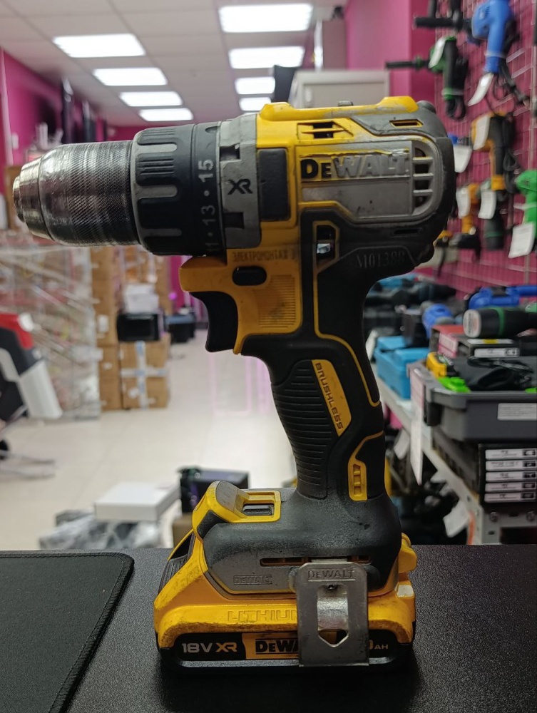 Шуруповерт DCD791 Dewalt 2акб