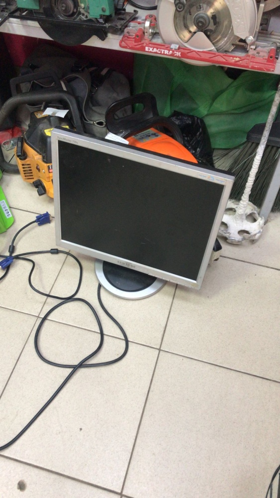 Монитор  Samsung  710n