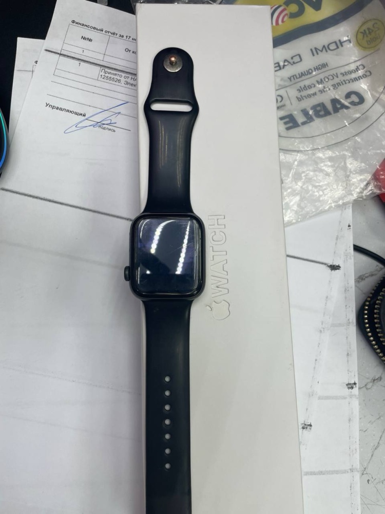 Часы Apple SE  первого поколения