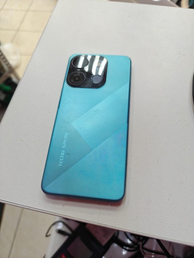 Мобильный телефон Tecno Spark 2024 4/64