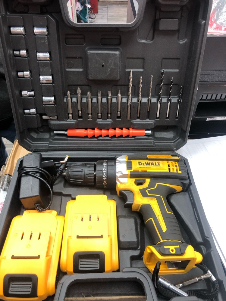 Шуруповерт DeWalt