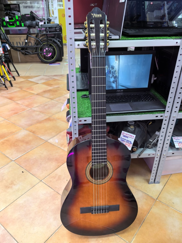 Гитара Valencia Establihed 1972
