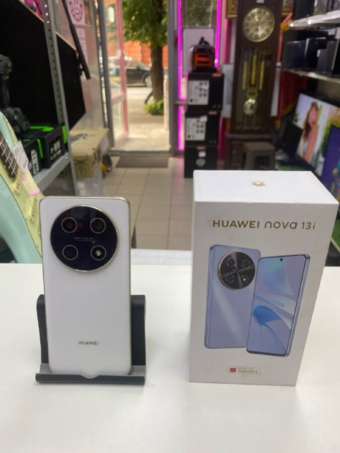 Смартфон Huawei Nova 13i