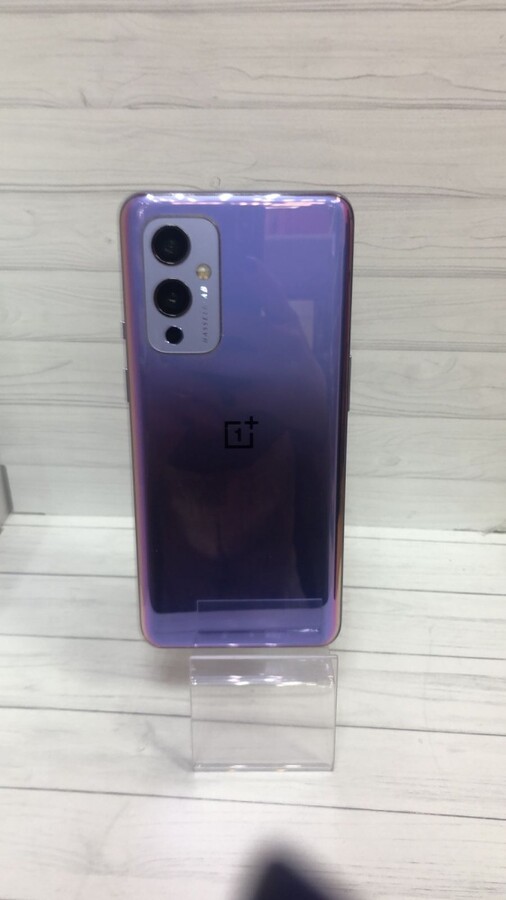 Смартфон One Plus 9