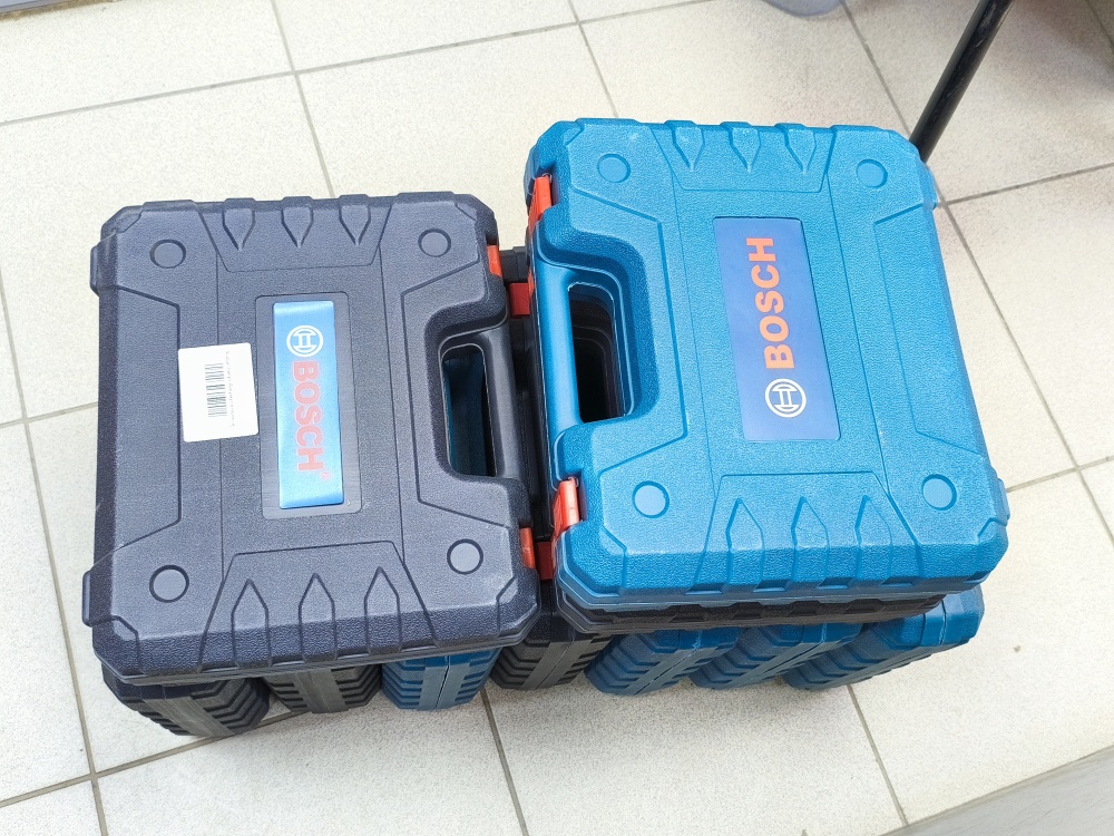 Шуруповерт Bosch с набором