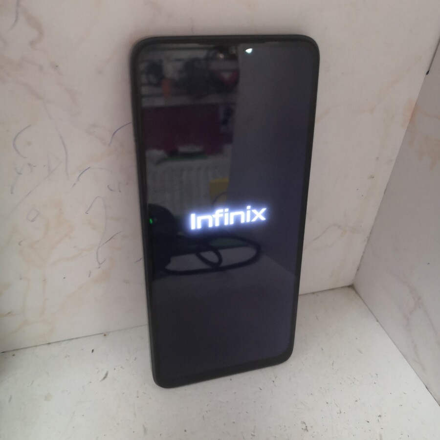 Мобильный телефон Infinix hot 30i