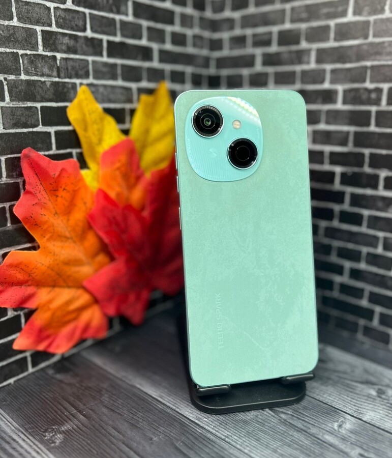Мобильный телефон Tecno spark go1 4\128 Гб
