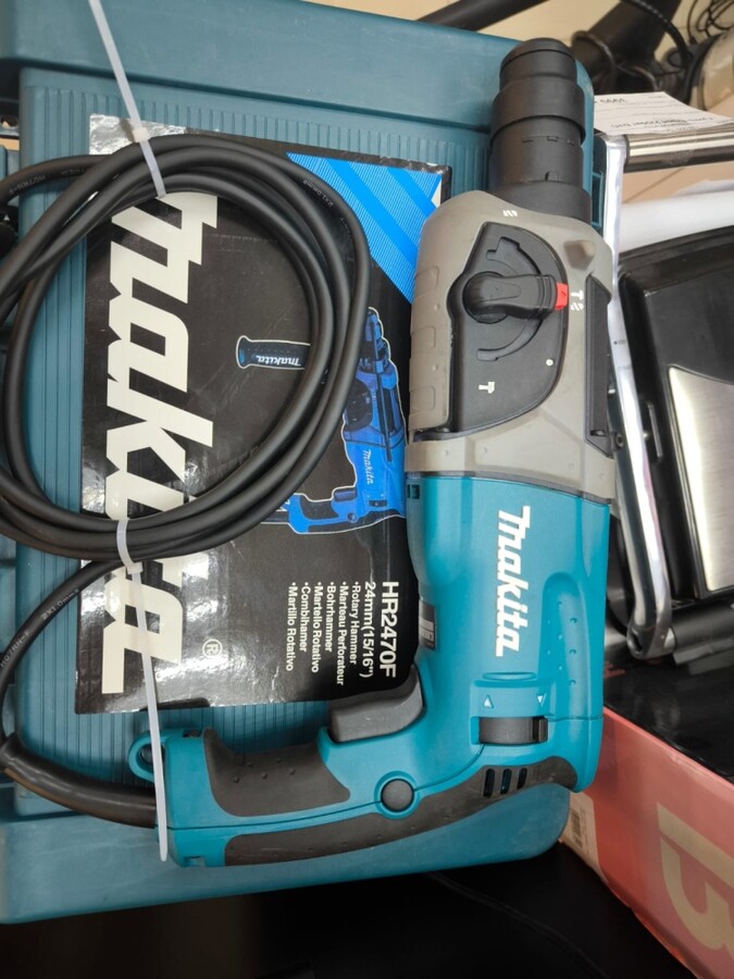 Перфоратор Makita HR2670F