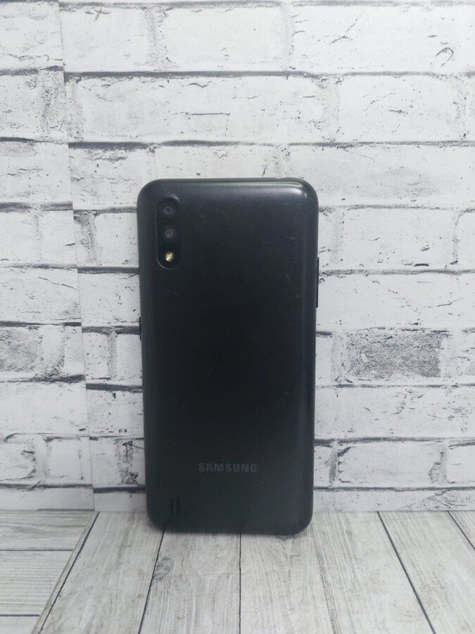 Смартфон Samsung  M01 2/32
